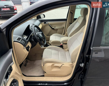 Черный Фольксваген Туран, объемом двигателя 1.98 л и пробегом 188 тыс. км за 4600 $, фото 24 на Automoto.ua