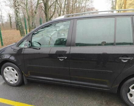 Черный Фольксваген Туран, объемом двигателя 1.6 л и пробегом 320 тыс. км за 5400 $, фото 6 на Automoto.ua