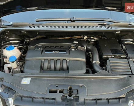 Черный Фольксваген Туран, объемом двигателя 1.6 л и пробегом 229 тыс. км за 6450 $, фото 56 на Automoto.ua