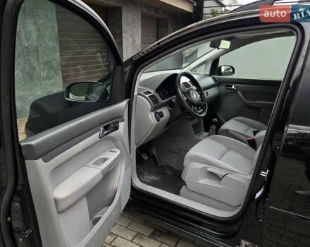 Черный Фольксваген Туран, объемом двигателя 1.6 л и пробегом 219 тыс. км за 5399 $, фото 18 на Automoto.ua