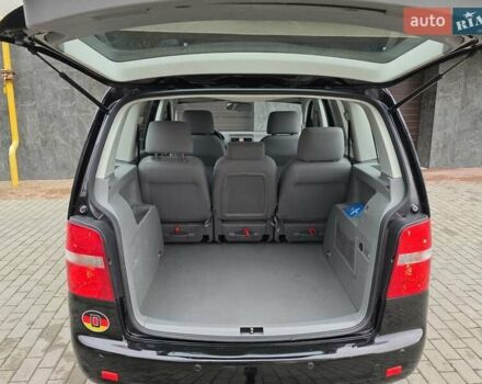 Черный Фольксваген Туран, объемом двигателя 1.6 л и пробегом 219 тыс. км за 5399 $, фото 30 на Automoto.ua