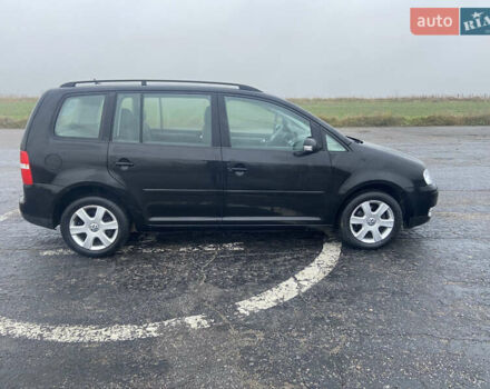 Черный Фольксваген Туран, объемом двигателя 1.6 л и пробегом 198 тыс. км за 6800 $, фото 8 на Automoto.ua