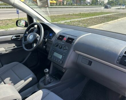 Черный Фольксваген Туран, объемом двигателя 1.6 л и пробегом 220 тыс. км за 6000 $, фото 18 на Automoto.ua