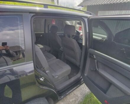 Черный Фольксваген Туран, объемом двигателя 1.6 л и пробегом 380 тыс. км за 5100 $, фото 2 на Automoto.ua