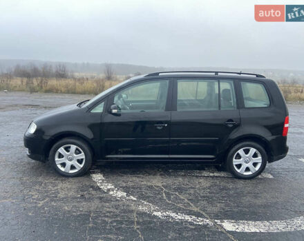 Черный Фольксваген Туран, объемом двигателя 1.6 л и пробегом 198 тыс. км за 6800 $, фото 13 на Automoto.ua