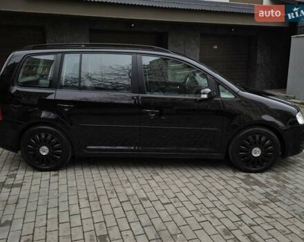 Черный Фольксваген Туран, объемом двигателя 1.6 л и пробегом 219 тыс. км за 5399 $, фото 11 на Automoto.ua