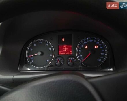 Черный Фольксваген Туран, объемом двигателя 1.6 л и пробегом 219 тыс. км за 5399 $, фото 37 на Automoto.ua