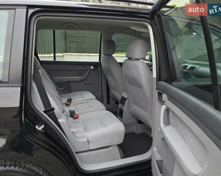 Черный Фольксваген Туран, объемом двигателя 1.6 л и пробегом 219 тыс. км за 5399 $, фото 31 на Automoto.ua