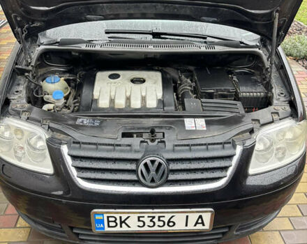 Черный Фольксваген Туран, объемом двигателя 1.97 л и пробегом 316 тыс. км за 5700 $, фото 15 на Automoto.ua