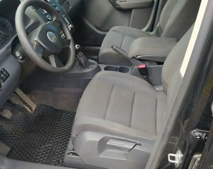 Черный Фольксваген Туран, объемом двигателя 1.6 л и пробегом 283 тыс. км за 5200 $, фото 24 на Automoto.ua