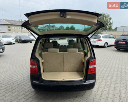 Черный Фольксваген Туран, объемом двигателя 1.98 л и пробегом 188 тыс. км за 4600 $, фото 33 на Automoto.ua