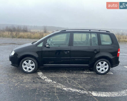 Черный Фольксваген Туран, объемом двигателя 1.6 л и пробегом 198 тыс. км за 6800 $, фото 12 на Automoto.ua