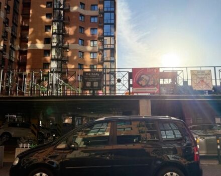 Черный Фольксваген Туран, объемом двигателя 1.6 л и пробегом 190 тыс. км за 6700 $, фото 4 на Automoto.ua