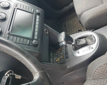 Черный Фольксваген Туран, объемом двигателя 2 л и пробегом 224 тыс. км за 4500 $, фото 10 на Automoto.ua