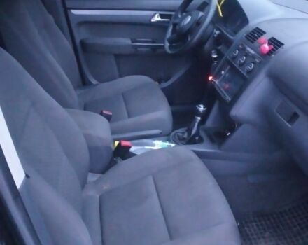 Черный Фольксваген Туран, объемом двигателя 1.6 л и пробегом 380 тыс. км за 5100 $, фото 1 на Automoto.ua