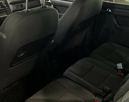 Черный Фольксваген Туран, объемом двигателя 1.9 л и пробегом 419 тыс. км за 5900 $, фото 24 на Automoto.ua