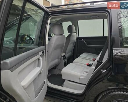 Черный Фольксваген Туран, объемом двигателя 1.6 л и пробегом 219 тыс. км за 5399 $, фото 25 на Automoto.ua