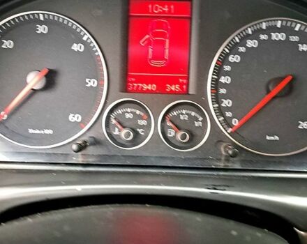 Черный Фольксваген Туран, объемом двигателя 1.9 л и пробегом 385 тыс. км за 5800 $, фото 10 на Automoto.ua