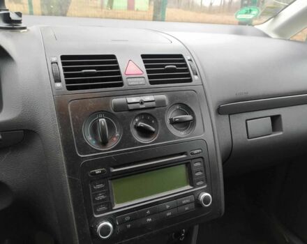 Черный Фольксваген Туран, объемом двигателя 1.6 л и пробегом 320 тыс. км за 5400 $, фото 11 на Automoto.ua