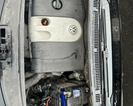 Черный Фольксваген Туран, объемом двигателя 1.6 л и пробегом 287 тыс. км за 4800 $, фото 9 на Automoto.ua