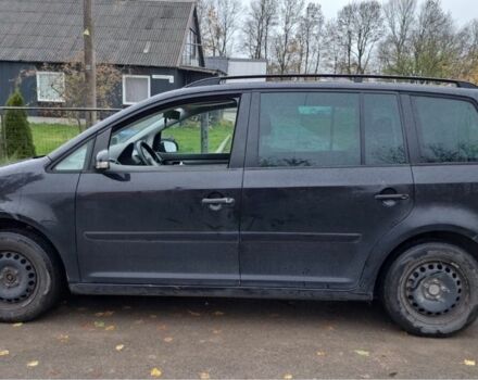 Черный Фольксваген Туран, объемом двигателя 1.6 л и пробегом 205 тыс. км за 5650 $, фото 1 на Automoto.ua