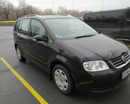 Черный Фольксваген Туран, объемом двигателя 1.6 л и пробегом 320 тыс. км за 5400 $, фото 2 на Automoto.ua