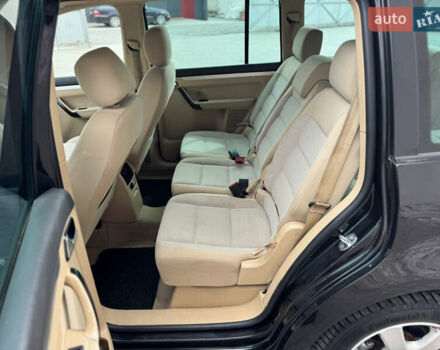 Черный Фольксваген Туран, объемом двигателя 1.98 л и пробегом 188 тыс. км за 4600 $, фото 29 на Automoto.ua