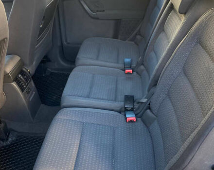 Черный Фольксваген Туран, объемом двигателя 1.6 л и пробегом 198 тыс. км за 6800 $, фото 16 на Automoto.ua