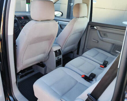 Черный Фольксваген Туран, объемом двигателя 1.6 л и пробегом 219 тыс. км за 5850 $, фото 14 на Automoto.ua