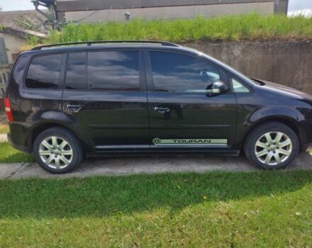 Черный Фольксваген Туран, объемом двигателя 1.6 л и пробегом 380 тыс. км за 5100 $, фото 7 на Automoto.ua