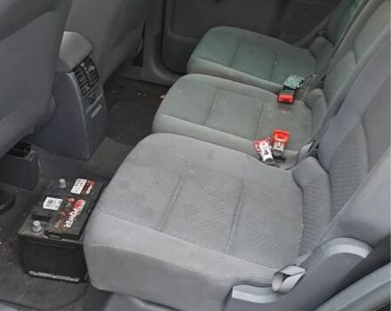 Черный Фольксваген Туран, объемом двигателя 1.6 л и пробегом 205 тыс. км за 5650 $, фото 8 на Automoto.ua