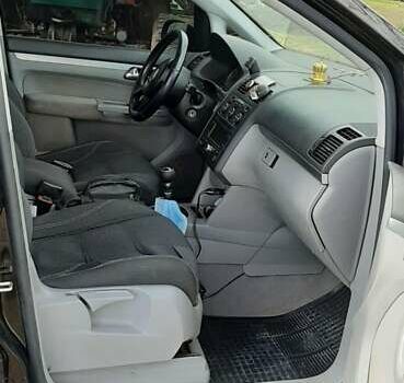 Черный Фольксваген Туран, объемом двигателя 1.9 л и пробегом 280 тыс. км за 6500 $, фото 5 на Automoto.ua