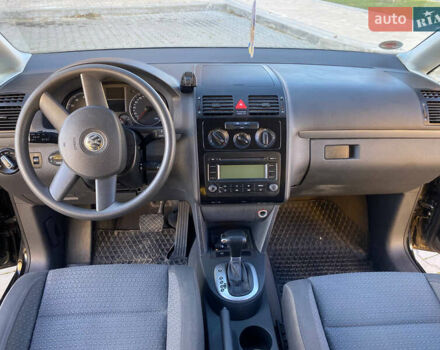 Черный Фольксваген Туран, объемом двигателя 1.6 л и пробегом 198 тыс. км за 6800 $, фото 23 на Automoto.ua