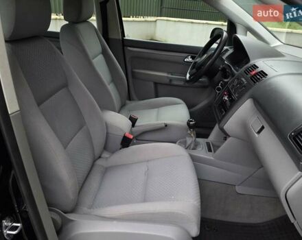 Черный Фольксваген Туран, объемом двигателя 1.6 л и пробегом 219 тыс. км за 5399 $, фото 34 на Automoto.ua