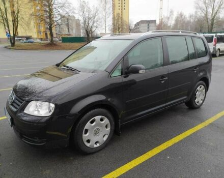 Черный Фольксваген Туран, объемом двигателя 1.6 л и пробегом 320 тыс. км за 5400 $, фото 1 на Automoto.ua