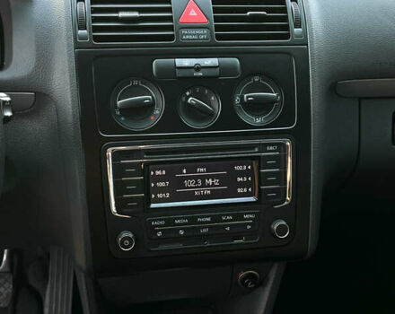 Черный Фольксваген Туран, объемом двигателя 1.6 л и пробегом 229 тыс. км за 6450 $, фото 45 на Automoto.ua