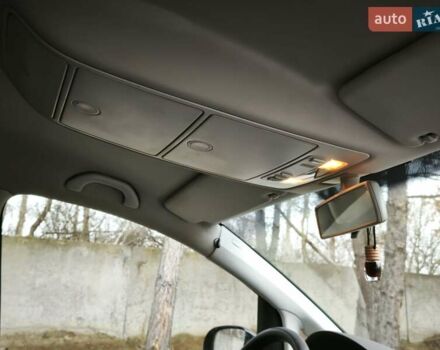 Черный Фольксваген Туран, объемом двигателя 2 л и пробегом 321 тыс. км за 5500 $, фото 26 на Automoto.ua