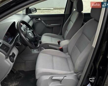 Черный Фольксваген Туран, объемом двигателя 1.6 л и пробегом 219 тыс. км за 5399 $, фото 21 на Automoto.ua