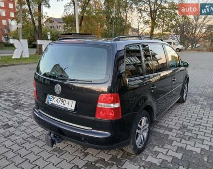Чорний Фольксваген Туран, об'ємом двигуна 1.6 л та пробігом 279 тис. км за 4400 $, фото 3 на Automoto.ua