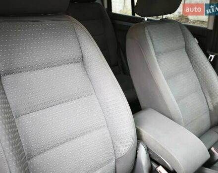 Черный Фольксваген Туран, объемом двигателя 2 л и пробегом 321 тыс. км за 5500 $, фото 25 на Automoto.ua