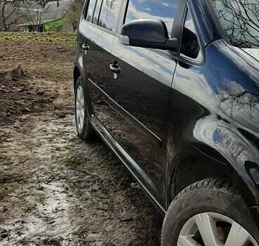 Черный Фольксваген Туран, объемом двигателя 1.9 л и пробегом 280 тыс. км за 6500 $, фото 1 на Automoto.ua