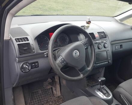 Черный Фольксваген Туран, объемом двигателя 2 л и пробегом 224 тыс. км за 4500 $, фото 11 на Automoto.ua