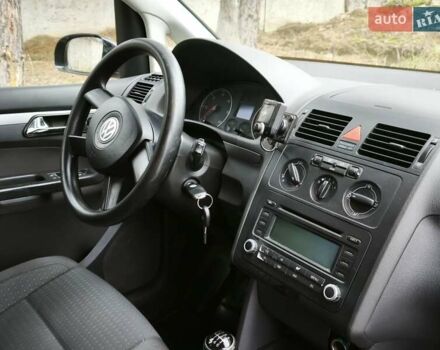 Черный Фольксваген Туран, объемом двигателя 2 л и пробегом 321 тыс. км за 5500 $, фото 22 на Automoto.ua