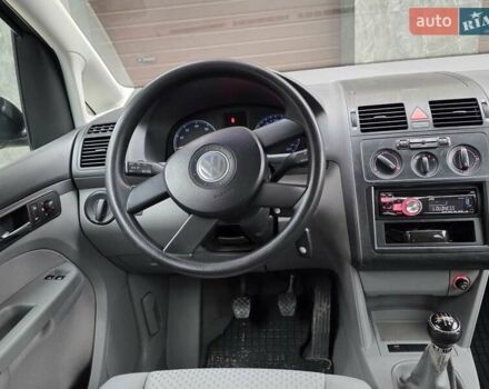 Черный Фольксваген Туран, объемом двигателя 1.6 л и пробегом 219 тыс. км за 5399 $, фото 28 на Automoto.ua