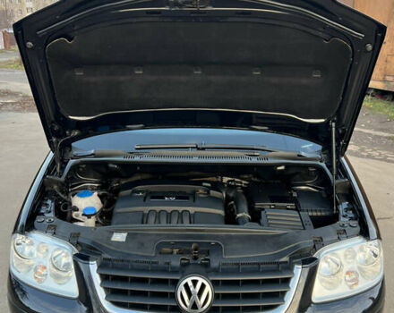 Черный Фольксваген Туран, объемом двигателя 1.6 л и пробегом 229 тыс. км за 6450 $, фото 55 на Automoto.ua