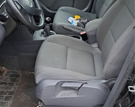 Черный Фольксваген Туран, объемом двигателя 1.6 л и пробегом 205 тыс. км за 5650 $, фото 9 на Automoto.ua