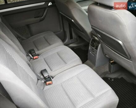 Черный Фольксваген Туран, объемом двигателя 2 л и пробегом 321 тыс. км за 5500 $, фото 29 на Automoto.ua