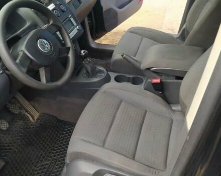 Черный Фольксваген Туран, объемом двигателя 1.6 л и пробегом 283 тыс. км за 5200 $, фото 25 на Automoto.ua