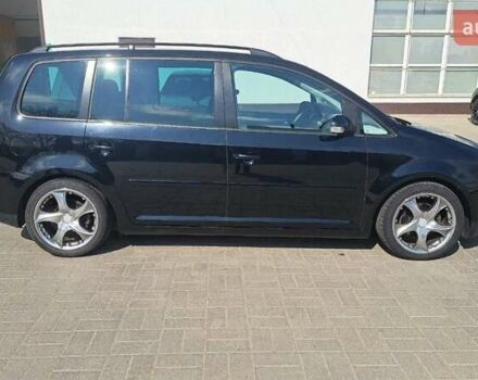 Черный Фольксваген Туран, объемом двигателя 1.97 л и пробегом 243 тыс. км за 6400 $, фото 2 на Automoto.ua