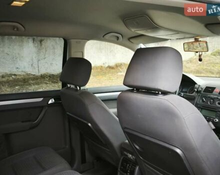 Черный Фольксваген Туран, объемом двигателя 2 л и пробегом 321 тыс. км за 5500 $, фото 31 на Automoto.ua